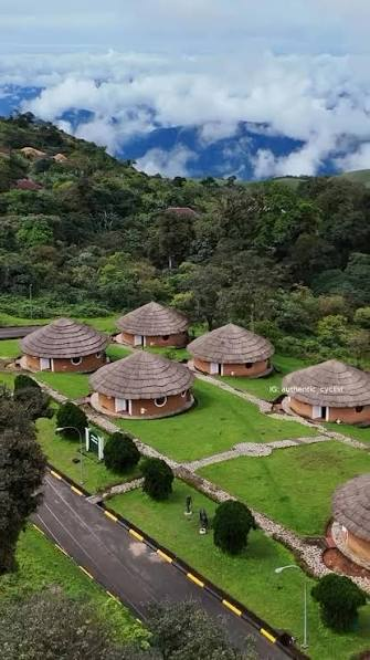 Hébergements au milieu du paysage montagneux d’Obudu
